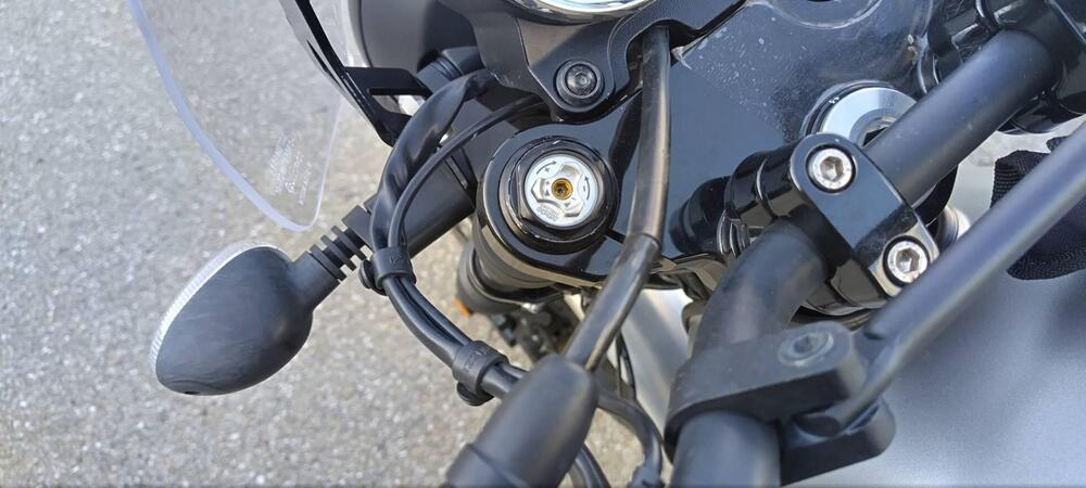 Moto Guzzi V7 III Rough (2018 - 20) (2)