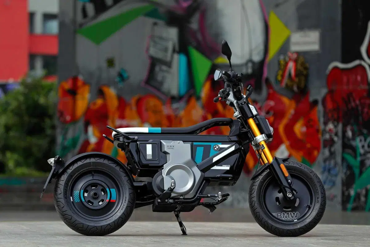 BMW CE 02: benvenuto cyber punk! Il nostro primo test (3)