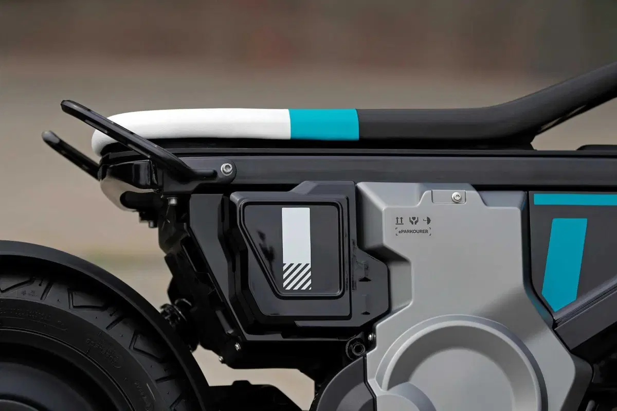 BMW CE 02: benvenuto cyber punk! Il nostro primo test (8)