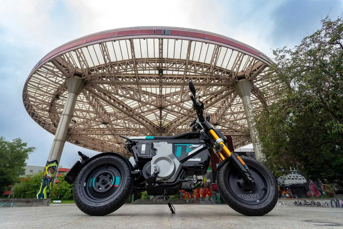 BMW CE 02: benvenuto cyber punk! Il nostro primo test (11)