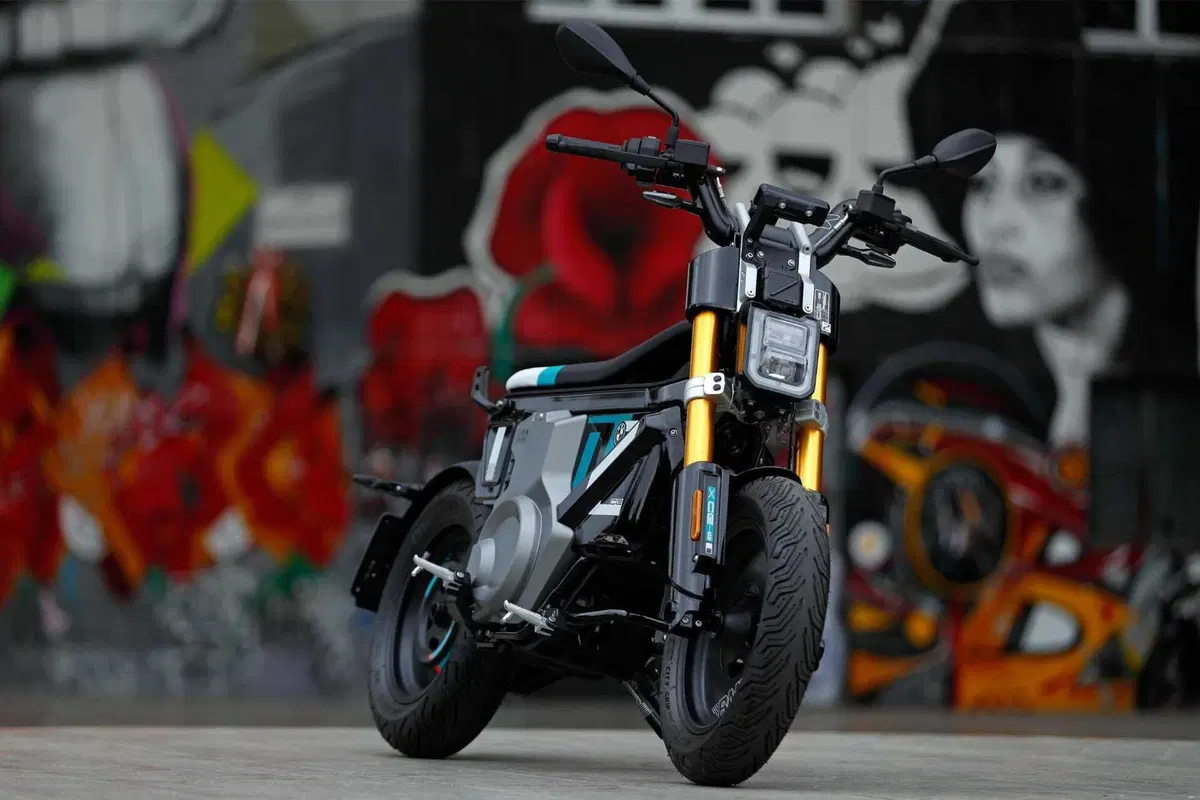 BMW CE 02: benvenuto cyber punk! Il nostro primo test (12)