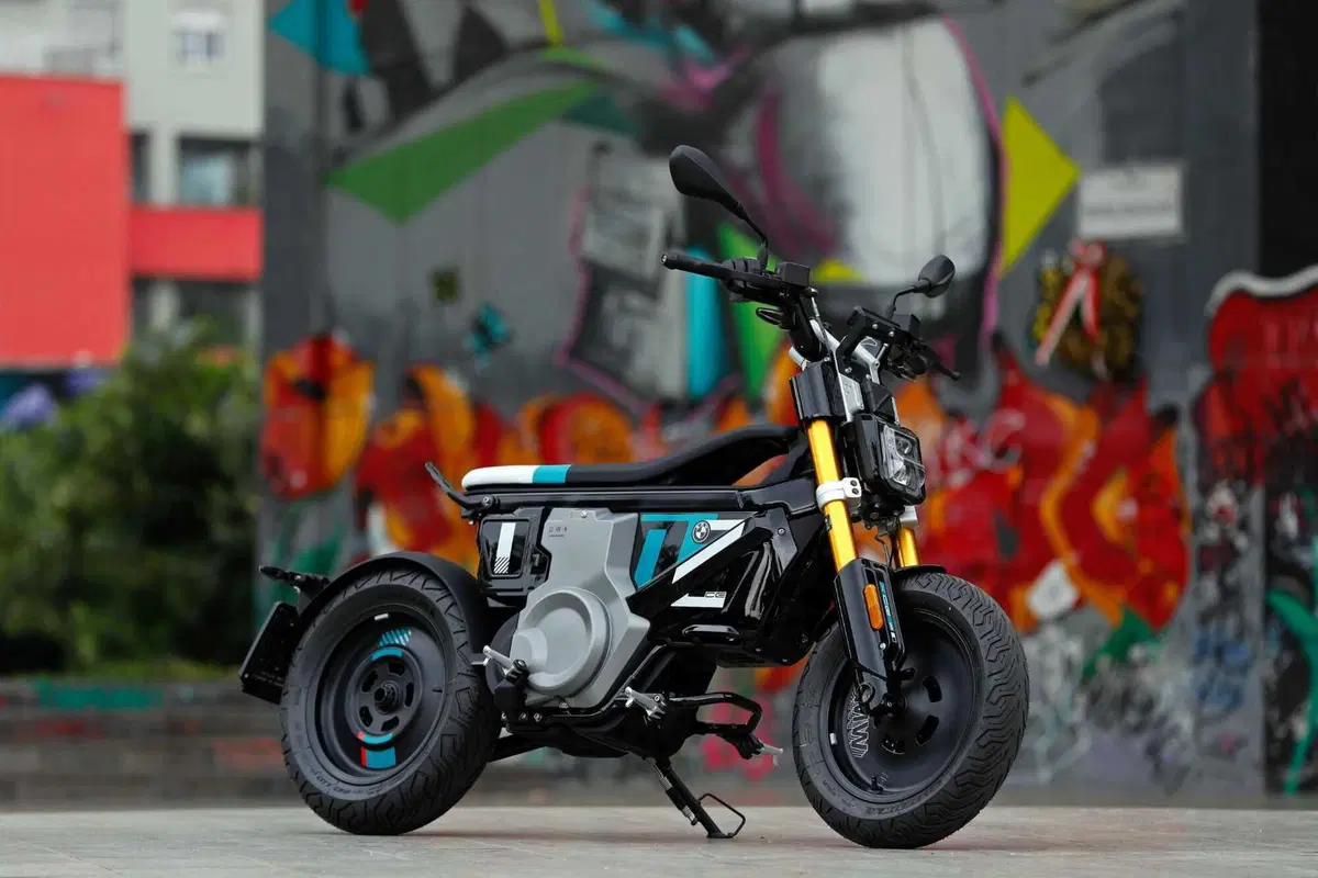 BMW CE 02: benvenuto cyber punk! Il nostro primo test (15)