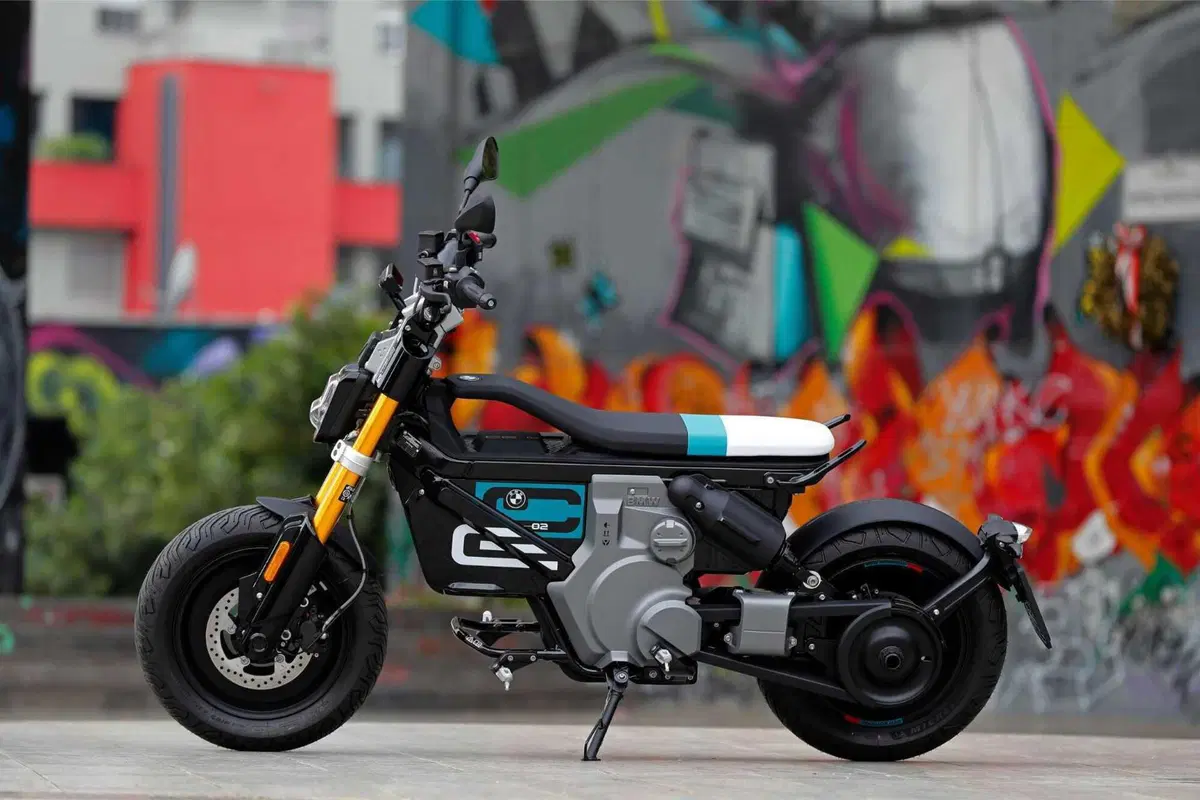BMW CE 02: benvenuto cyber punk! Il nostro primo test (16)