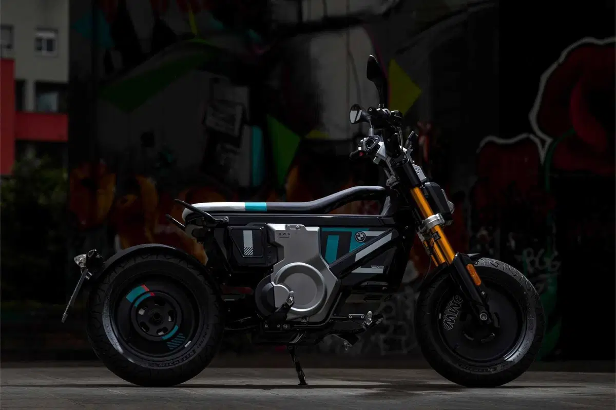 BMW CE 02: benvenuto cyber punk! Il nostro primo test (23)