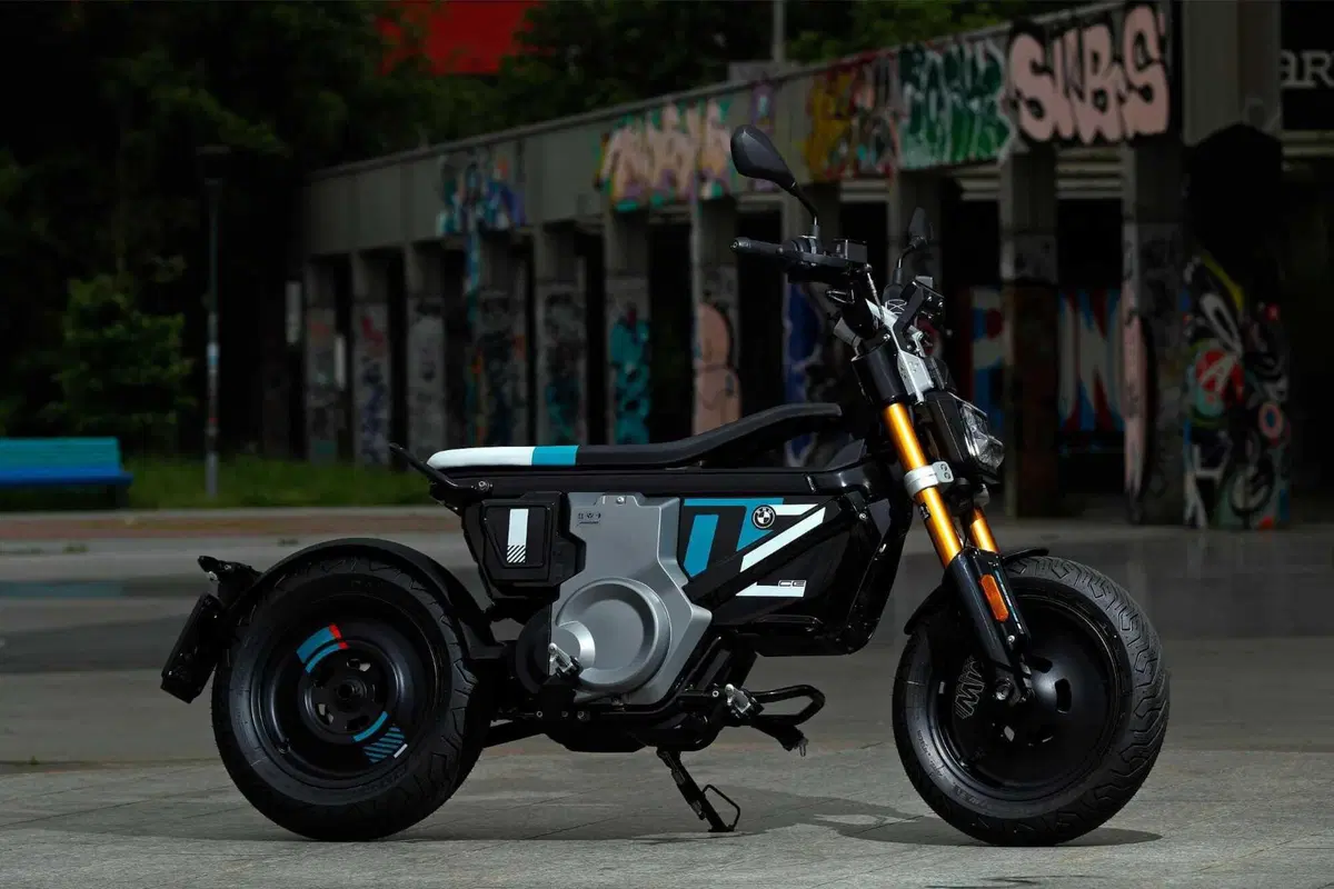 BMW CE 02: benvenuto cyber punk! Il nostro primo test (25)