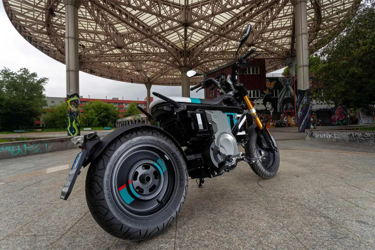 BMW CE 02: benvenuto cyber punk! Il nostro primo test (27)