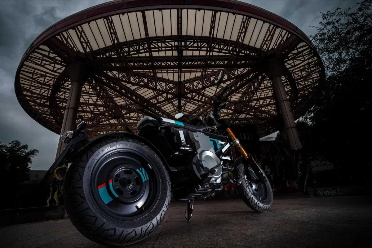 BMW CE 02: benvenuto cyber punk! Il nostro primo test (28)