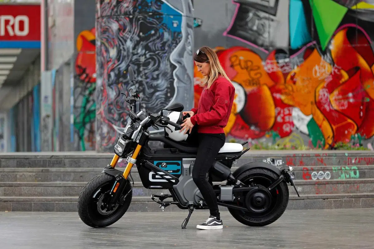 BMW CE 02: benvenuto cyber punk! Il nostro primo test (35)