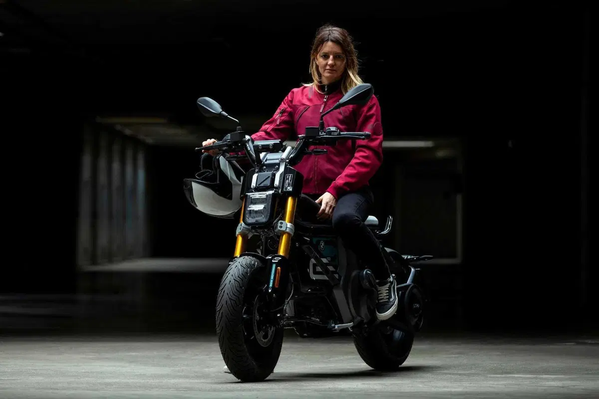 BMW CE 02: benvenuto cyber punk! Il nostro primo test (50)