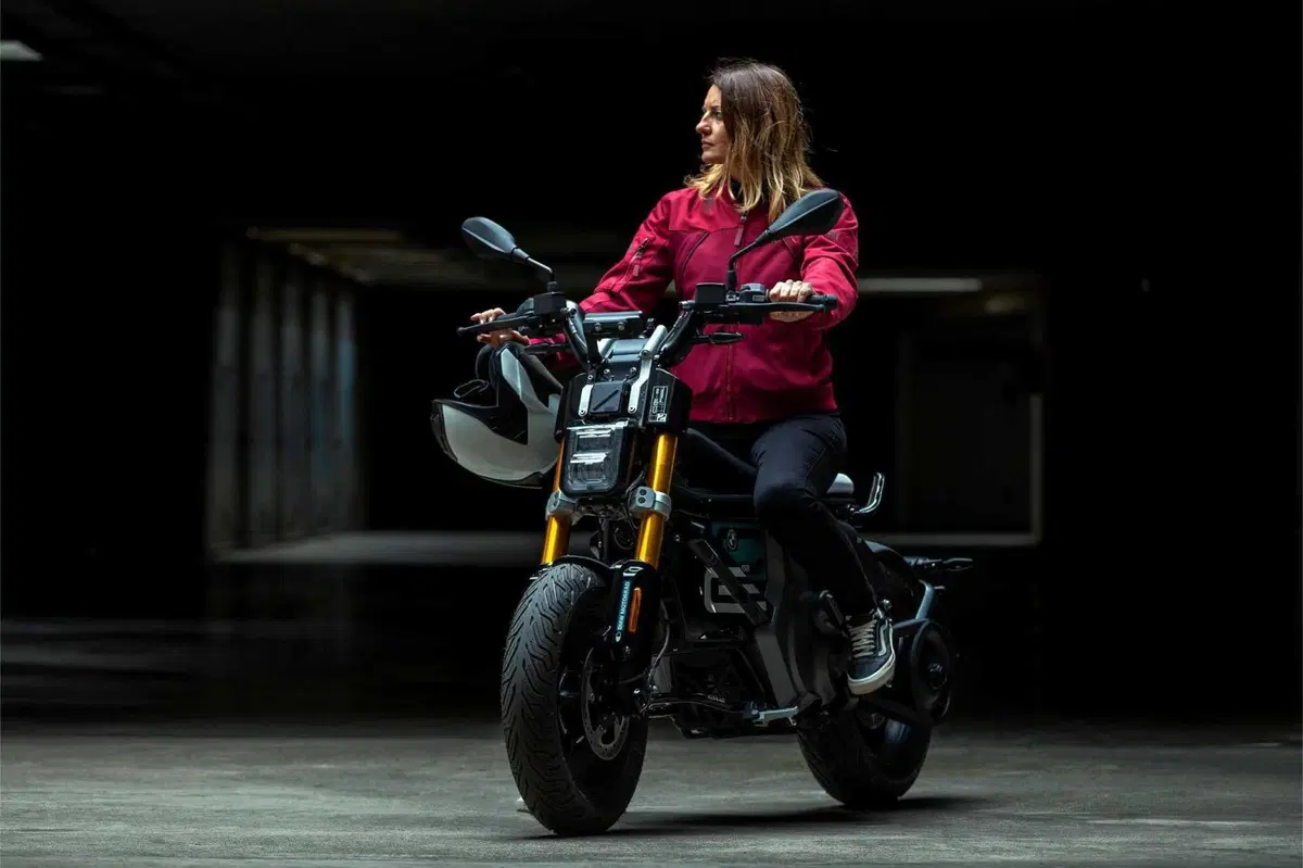 BMW CE 02: benvenuto cyber punk! Il nostro primo test (51)