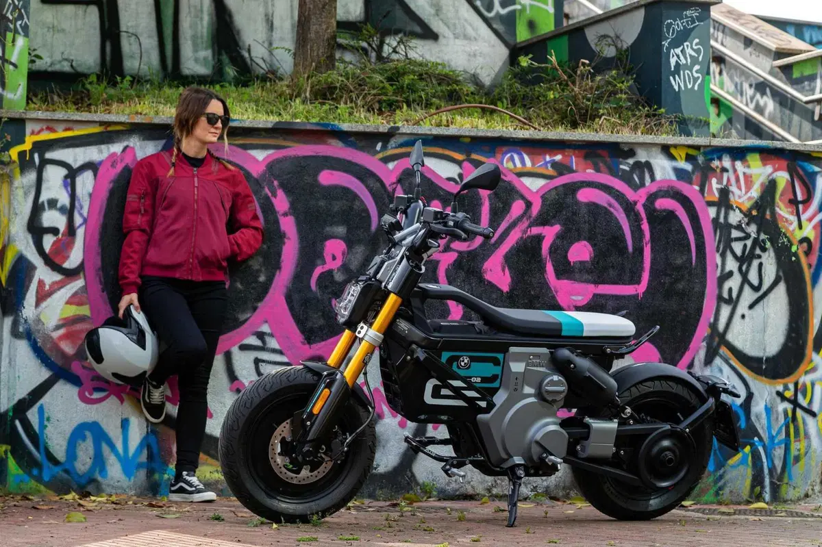 BMW CE 02: benvenuto cyber punk! Il nostro primo test (52)