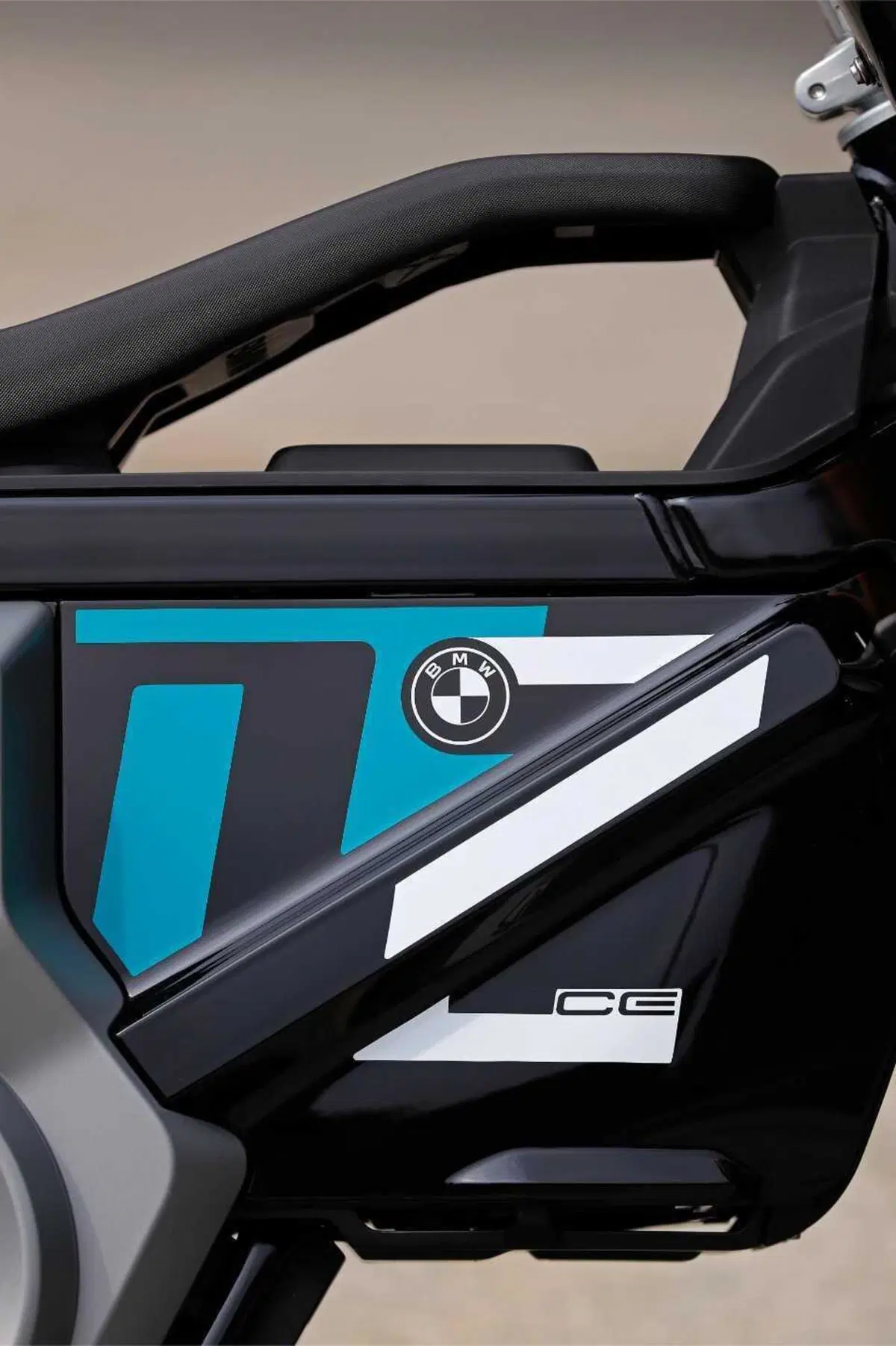 BMW CE 02: benvenuto cyber punk! Il nostro primo test (53)