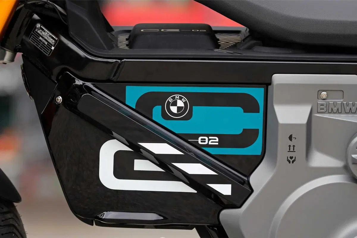 BMW CE 02: benvenuto cyber punk! Il nostro primo test (61)