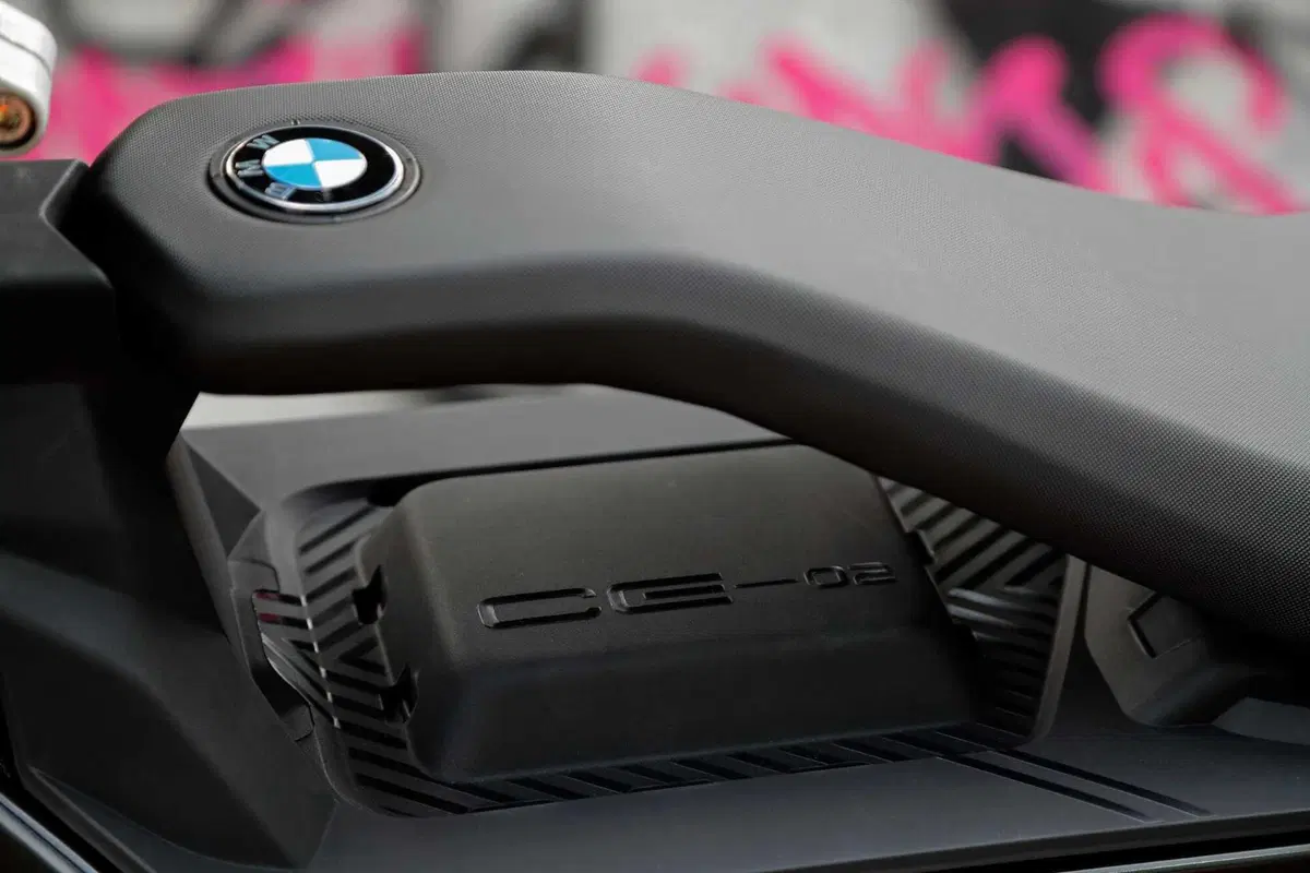 BMW CE 02: benvenuto cyber punk! Il nostro primo test (91)