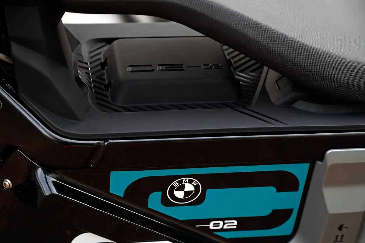 BMW CE 02: benvenuto cyber punk! Il nostro primo test (92)