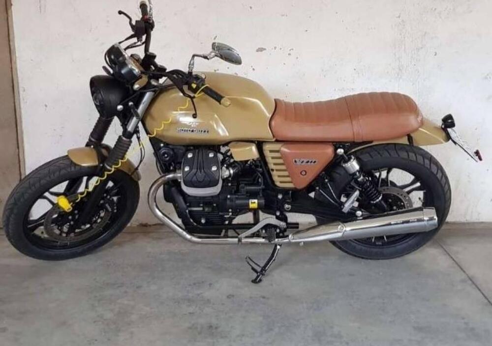 Moto Guzzi V7 II Stone (2015 - 17) (3)