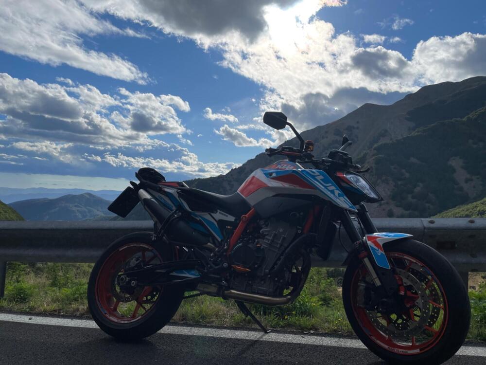 KTM 890 Duke R (2021)