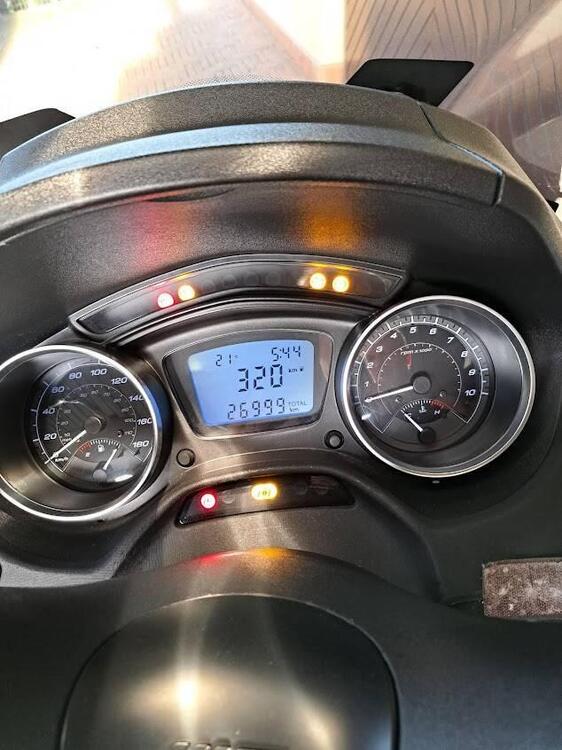 Piaggio Mp3 350 ie ABS (2018 - 19) (3)