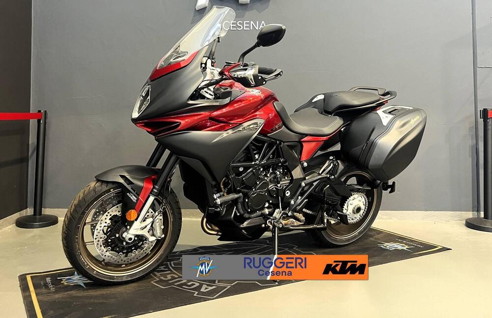 MV Agusta Turismo Veloce 800 Lusso SCS (2021 - 24) (2)