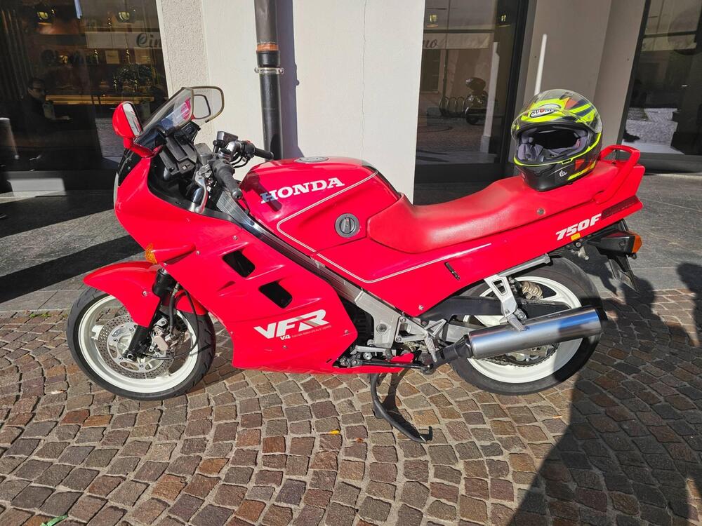 Honda VFR750 (4)