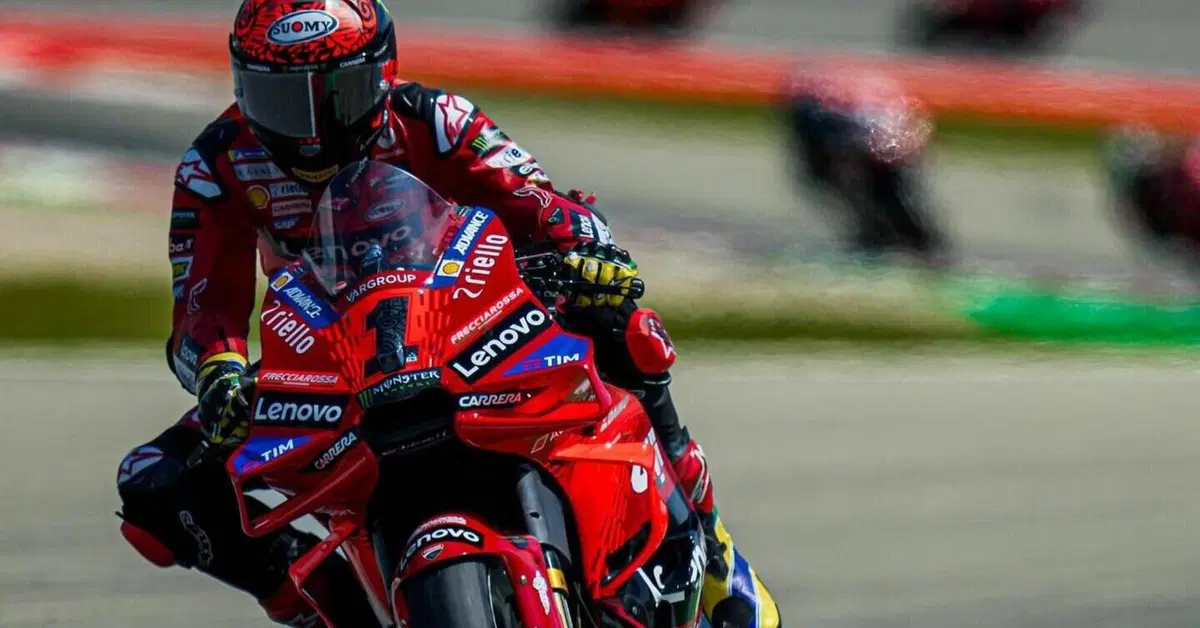 MotoGP 2024. GP di Catalogna. Gara: Pecco Bagnaia vince dopo aver sorpassato Jorge Martin alla 5! Ancora sul podio Marc Marquez [RISULTATI e VIDEO]