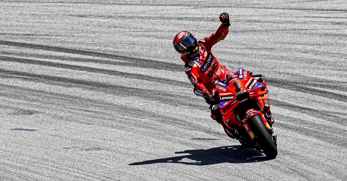 MotoGP 2024. GP di Catalogna. Il riscatto di Pecco Bagnaia: il gesto dell'ombrello, la curva 5 e "questa vittoria ci voleva! Ho sorpassato Jorge Martin l&igrave; apposta" [VIDEO e GALLERY]