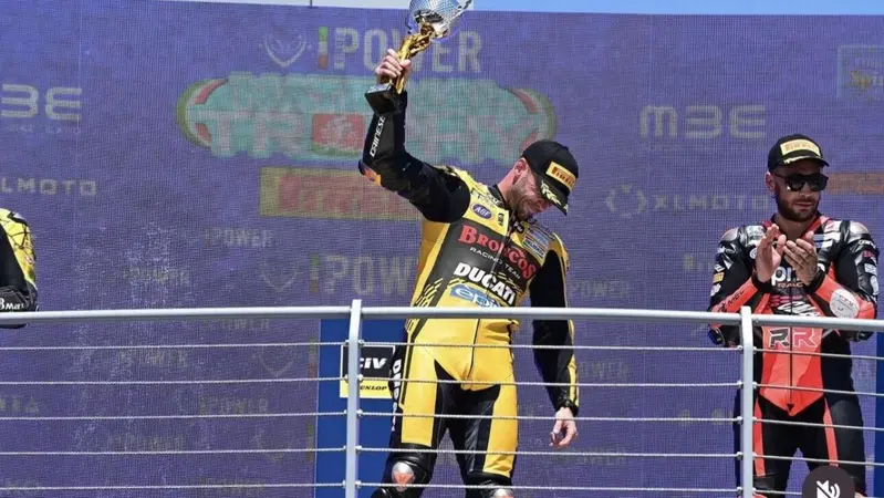 National Trophy, Luca Salvadori: "Nelle gare su strada lotti contro i tuoi demoni. A Vallelunga? Uno spettacolo" [VIDEO]