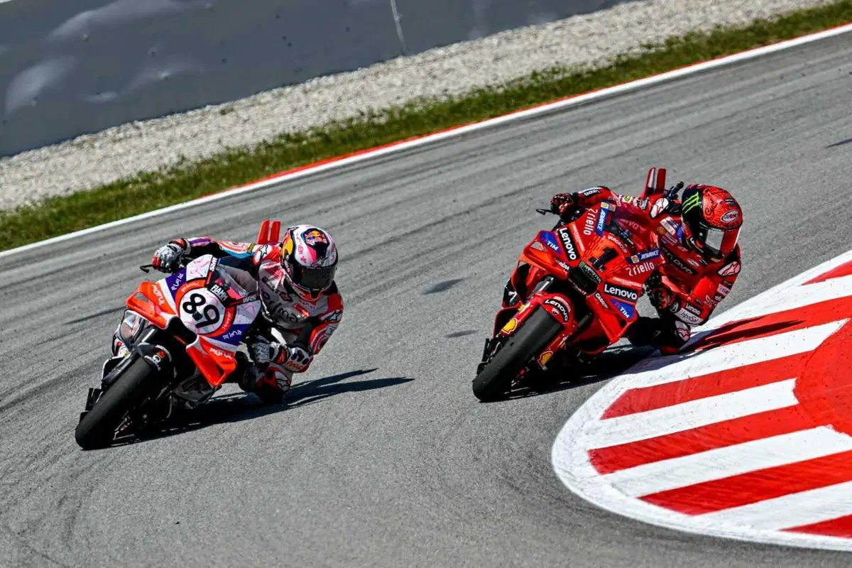 Il sorpasso di Bagnaia a Martin alla curva 5 del Montmelò
