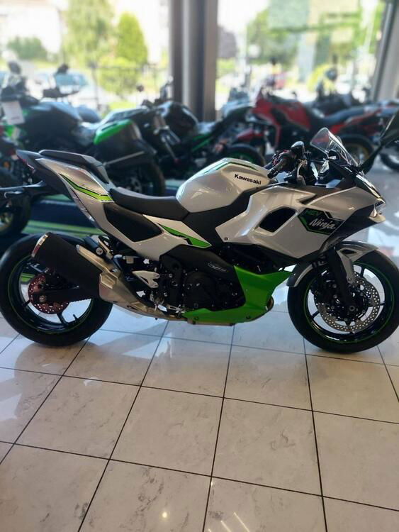 Kawasaki Ninja 7 Hybrid (2024) (2)