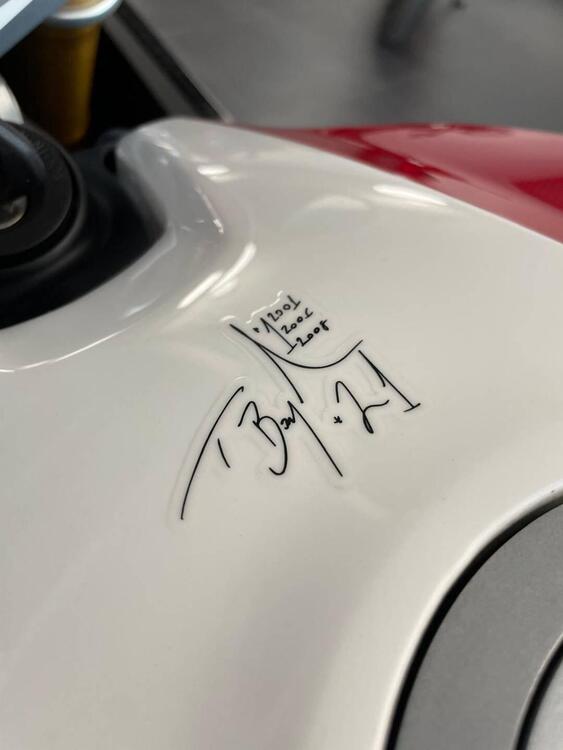 Ducati Panigale V2 Bayliss 1st Championship 20th Anniversary (2021 - 24) (5)