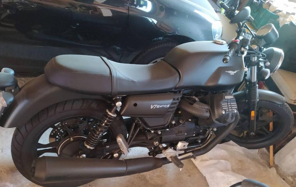 Moto Guzzi V7 III Stone (2017 - 20)