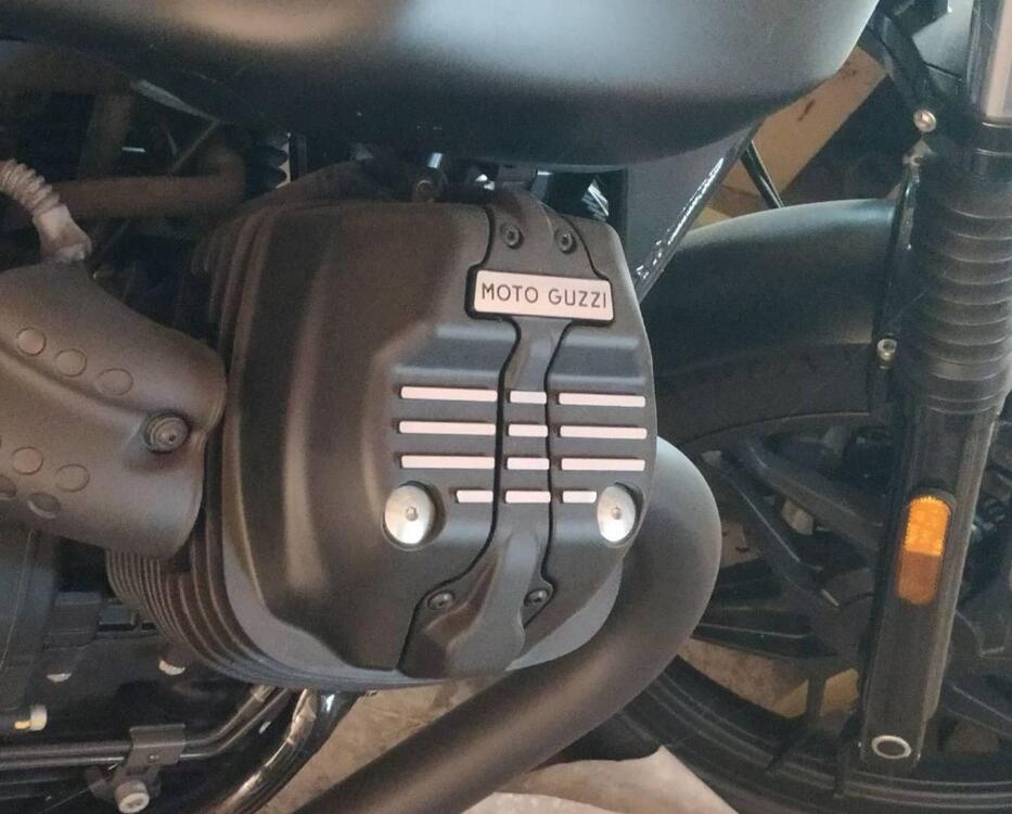 Moto Guzzi V7 III Stone (2017 - 20) (3)