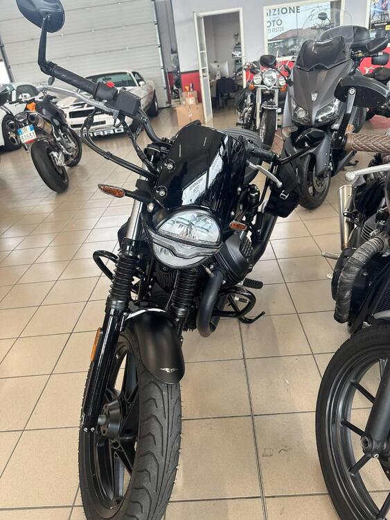 Moto Guzzi V7 Stone (2021 - 24)