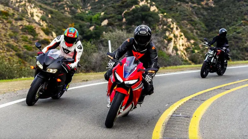 Interfono moto: come scegliere quello pi&ugrave; adatto? Lo spiega SENA [GUIDA]