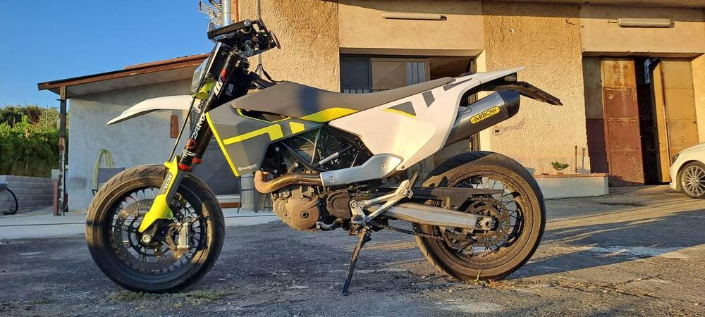 Husqvarna 701 Supermoto (2020) (2)