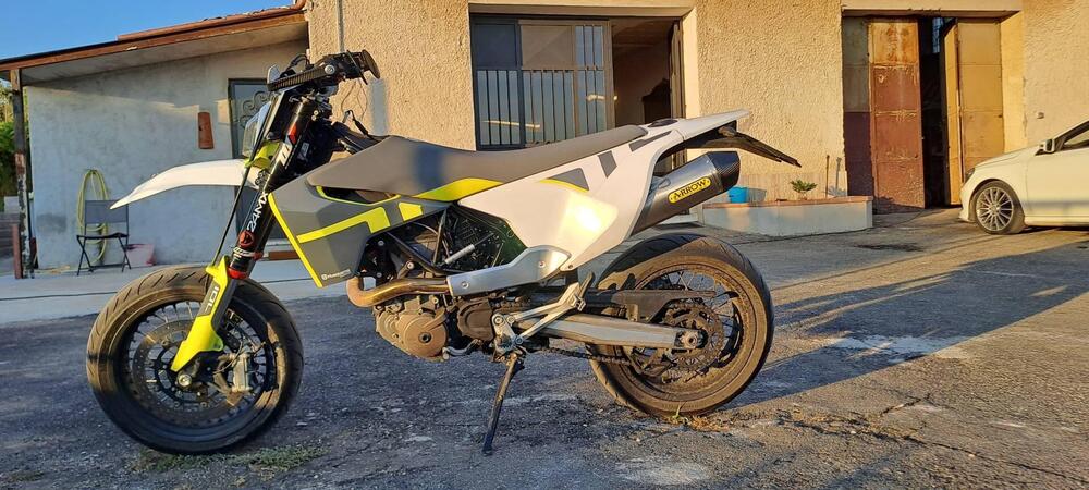 Husqvarna 701 Supermoto (2020) (3)