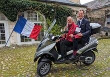 Venduto (a una cifra folle) lo scooter con cui François Hollande andava dall'amante