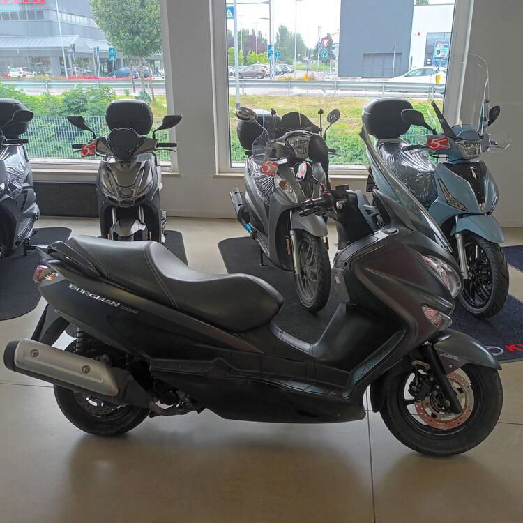 Suzuki Burgman UH 200 ABS (2014 - 16) (2)