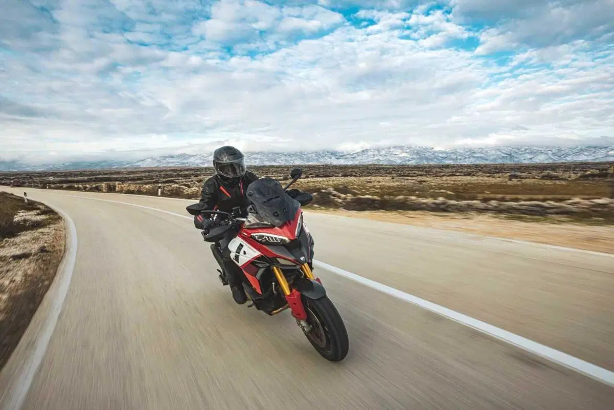 Come può un casco costare 1.500 euro? Vi sveliamo i segreti dello Schuberth C5 Carbon