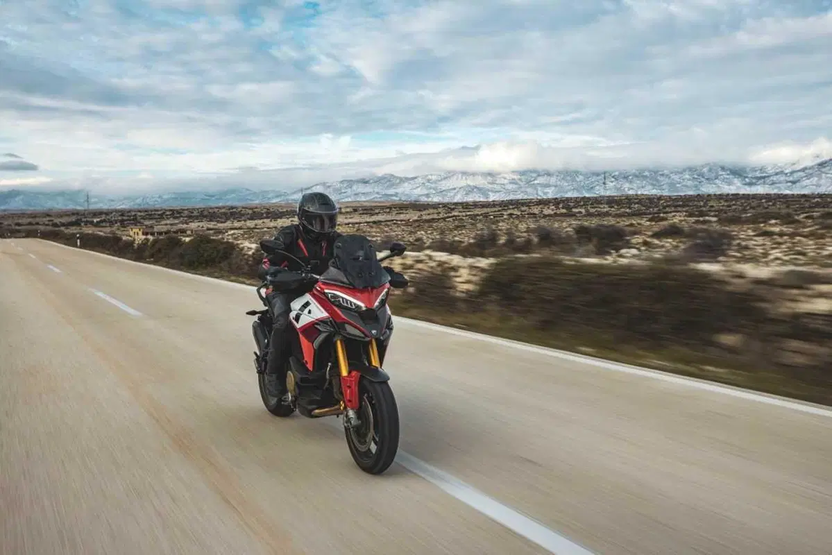 Come può un casco costare 1.500 euro? Vi sveliamo i segreti dello Schuberth C5 Carbon (3)