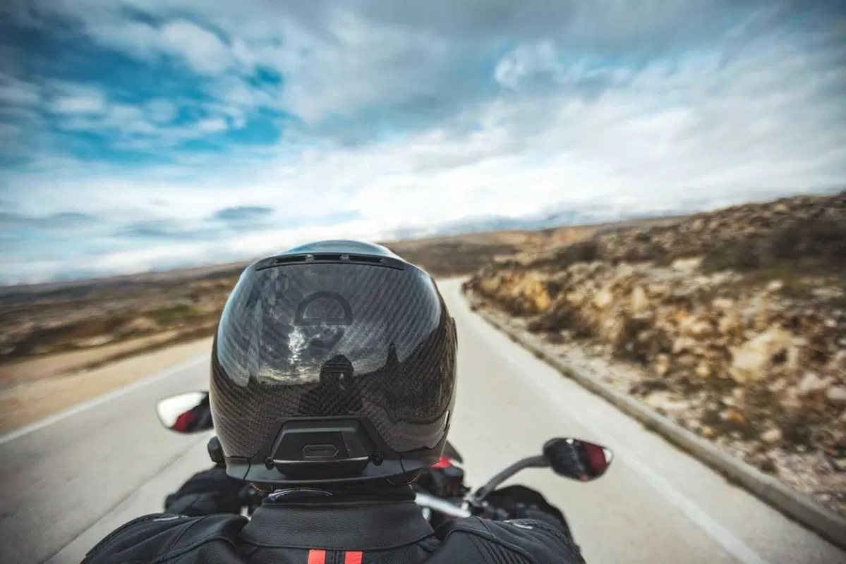 Come può un casco costare 1.500 euro? Vi sveliamo i segreti dello Schuberth C5 Carbon (5)