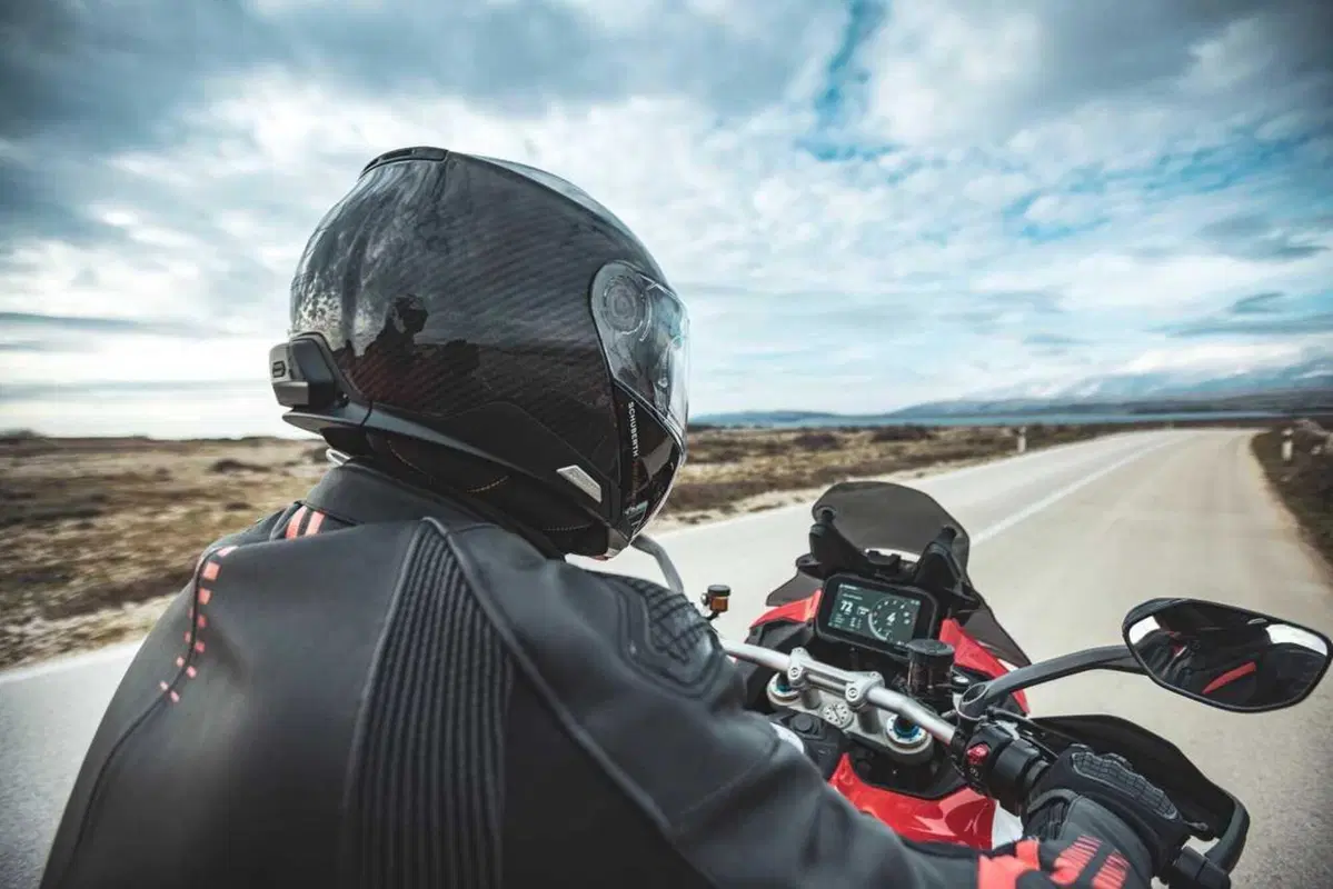 Come può un casco costare 1.500 euro? Vi sveliamo i segreti dello Schuberth C5 Carbon (10)