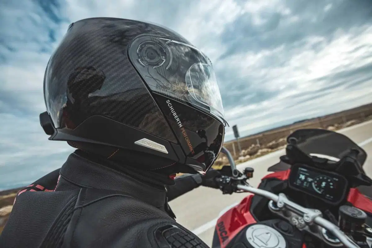 Come può un casco costare 1.500 euro? Vi sveliamo i segreti dello Schuberth C5 Carbon (14)