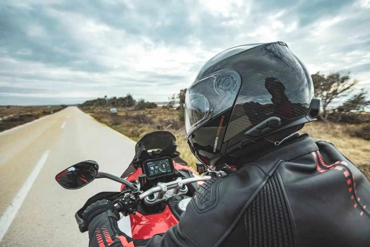Come può un casco costare 1.500 euro? Vi sveliamo i segreti dello Schuberth C5 Carbon (16)