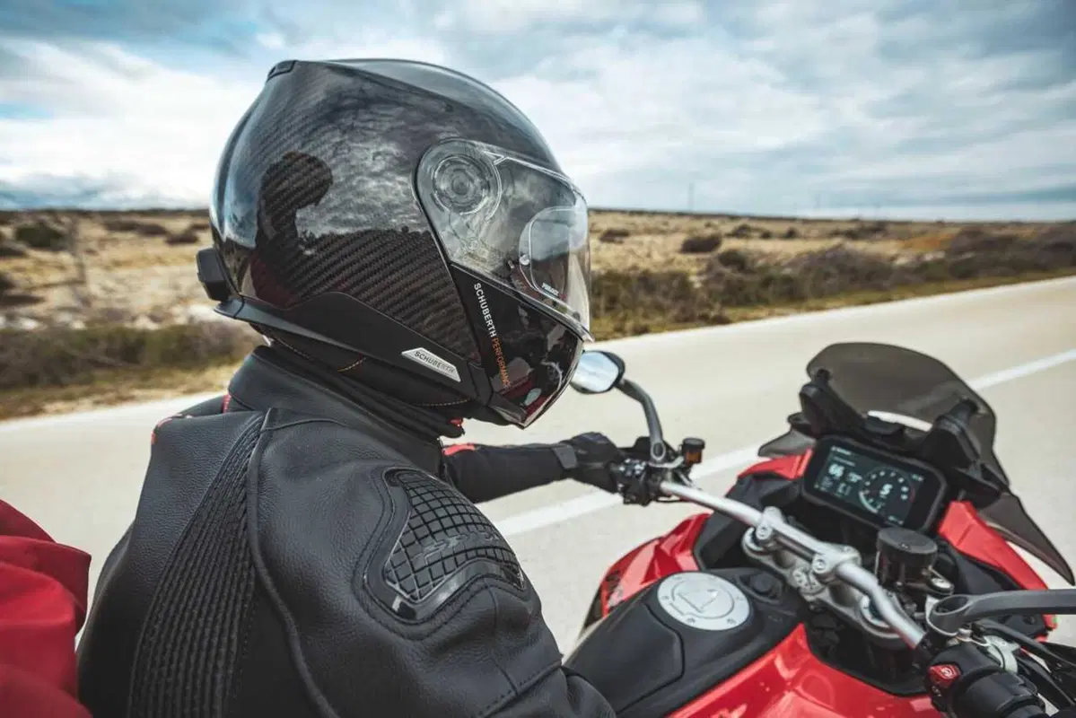 Come può un casco costare 1.500 euro? Vi sveliamo i segreti dello Schuberth C5 Carbon (17)