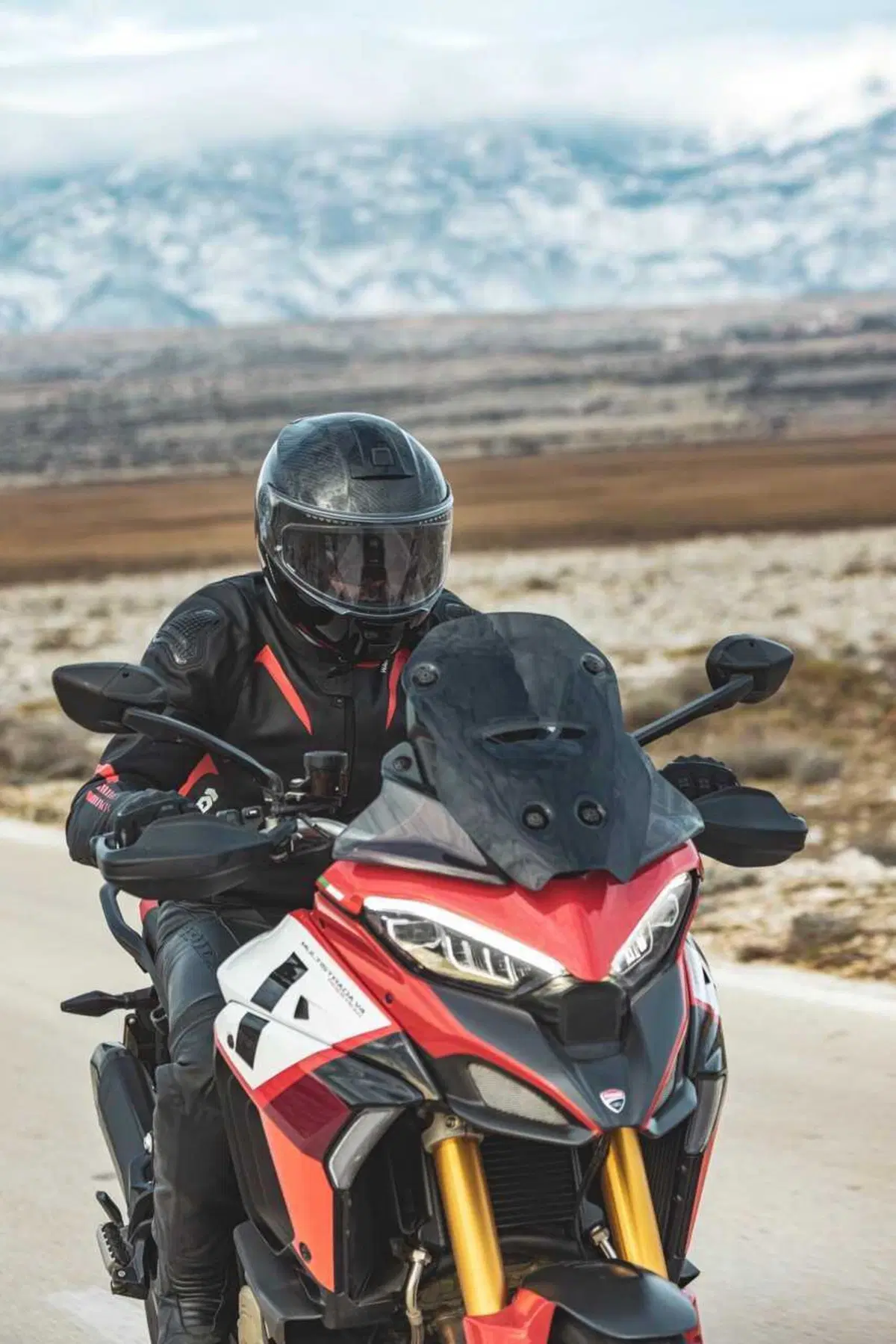 Come può un casco costare 1.500 euro? Vi sveliamo i segreti dello Schuberth C5 Carbon (21)