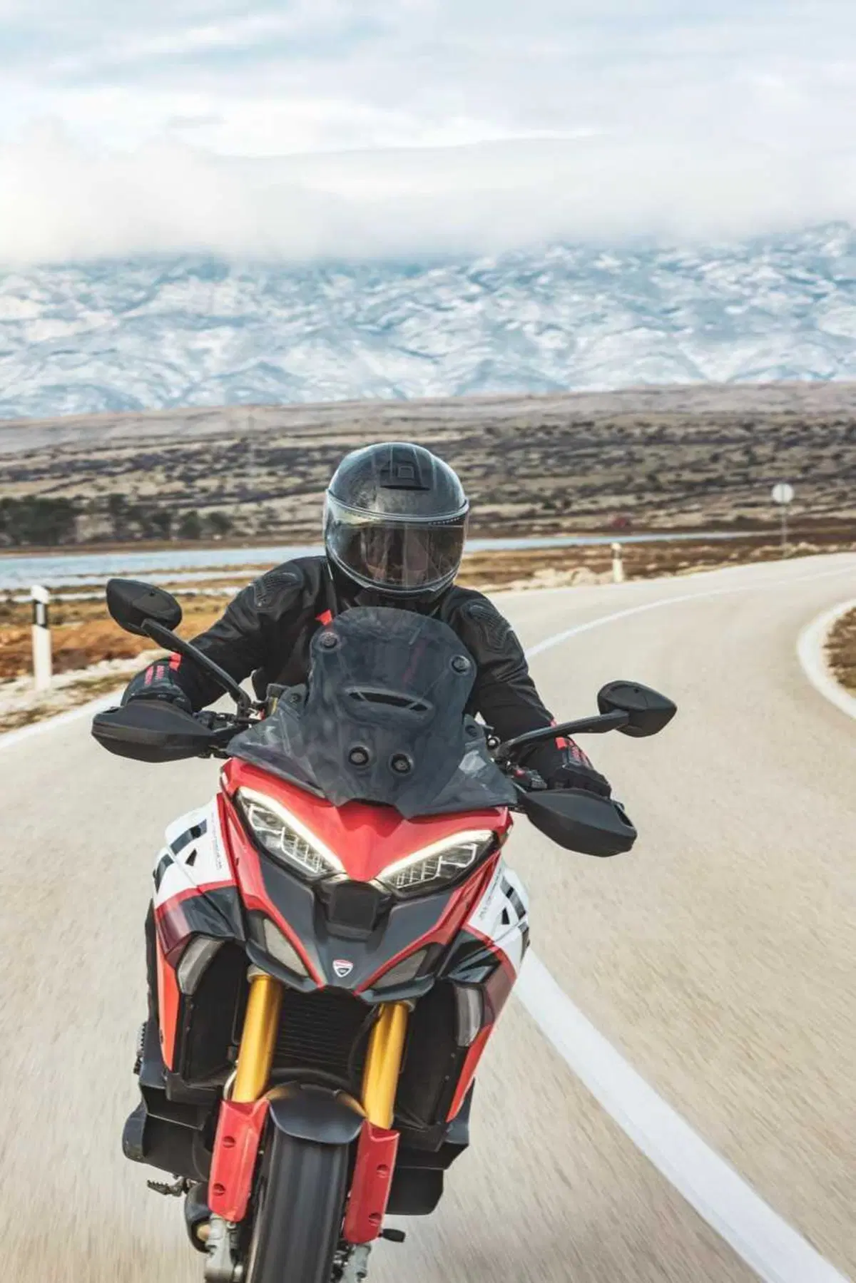 Come può un casco costare 1.500 euro? Vi sveliamo i segreti dello Schuberth C5 Carbon (22)