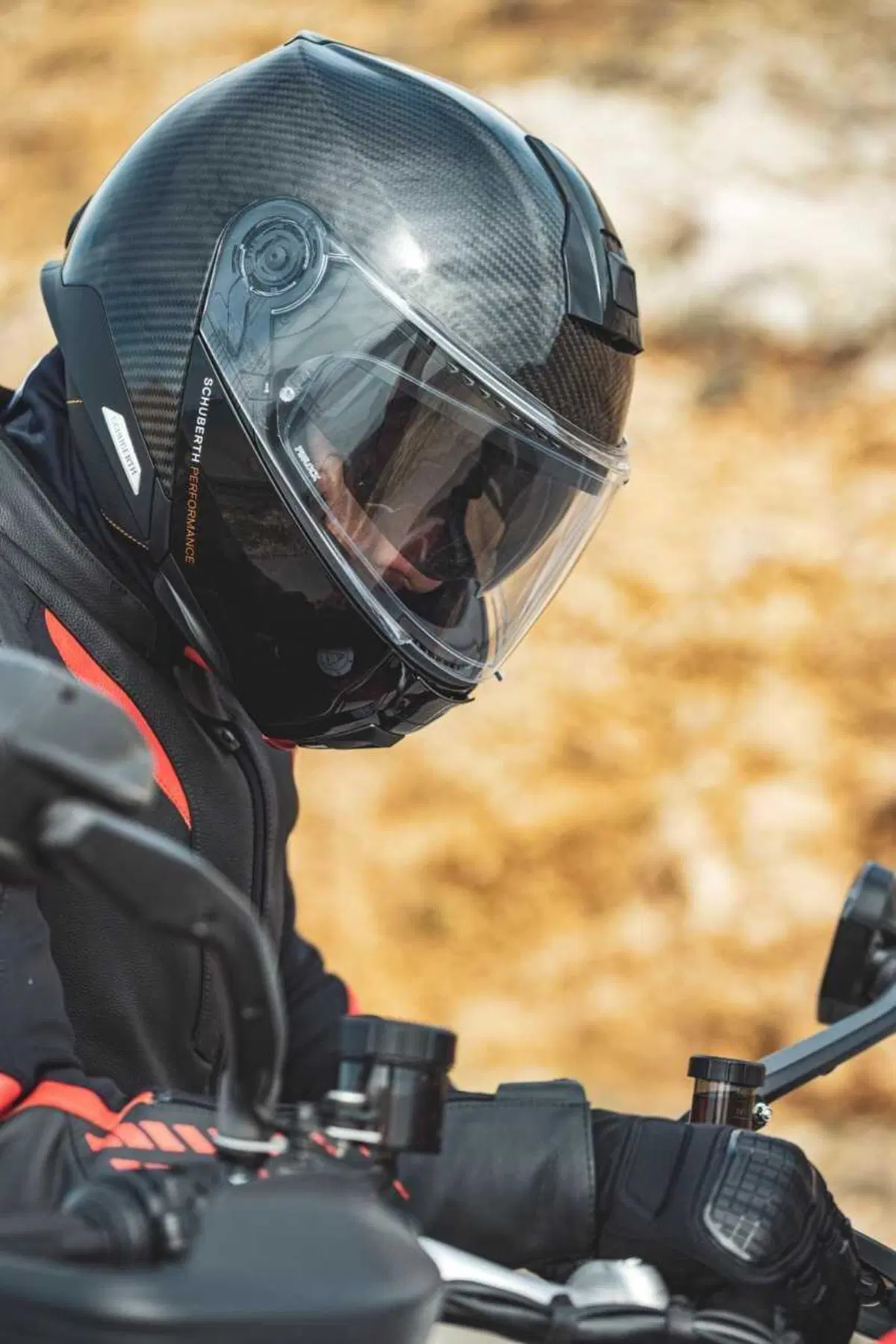 Come può un casco costare 1.500 euro? Vi sveliamo i segreti dello Schuberth C5 Carbon (32)