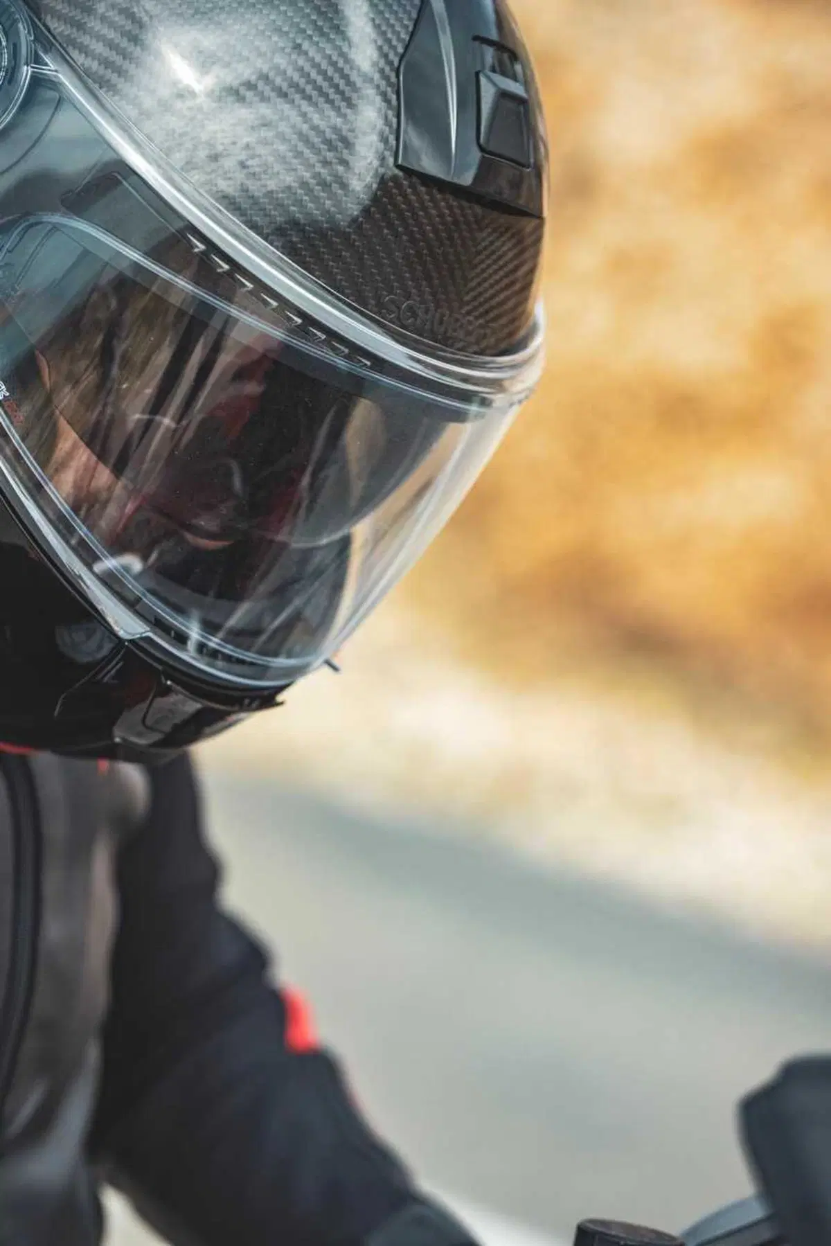 Come può un casco costare 1.500 euro? Vi sveliamo i segreti dello Schuberth C5 Carbon (33)