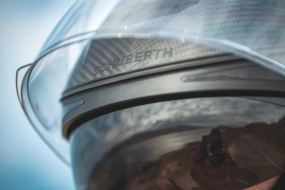 Come può un casco costare 1.500 euro? Vi sveliamo i segreti dello Schuberth C5 Carbon (37)